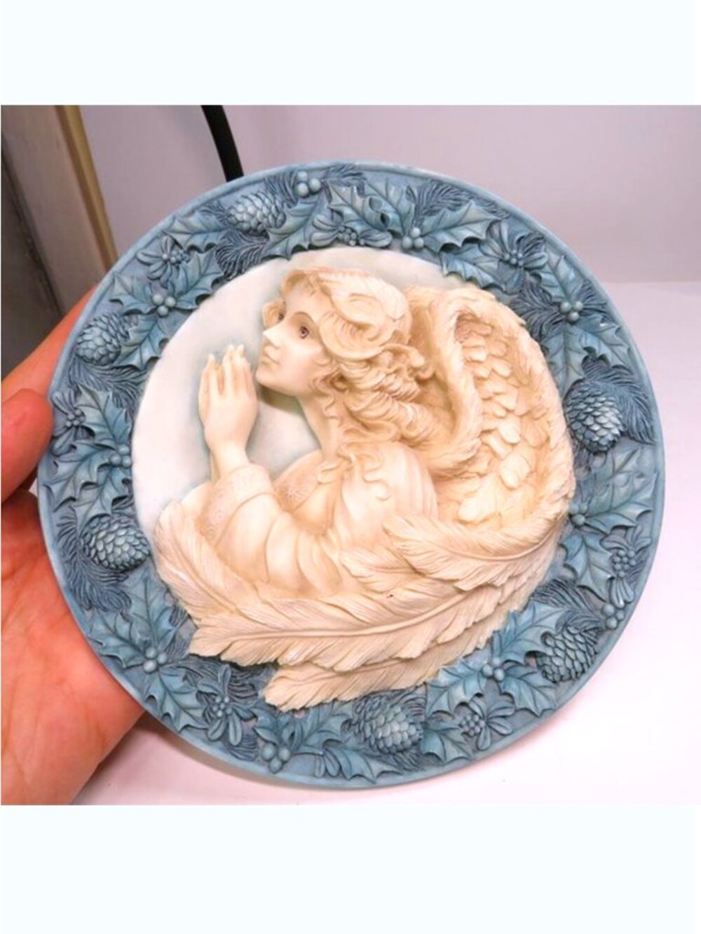 Vintage Angel Enesco Angelic Elegance Resin Wall Plate Blue Holly & Pinecone